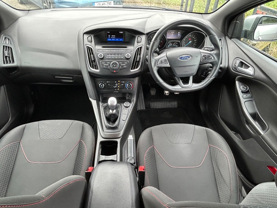 2017 Ford Focus - image 9