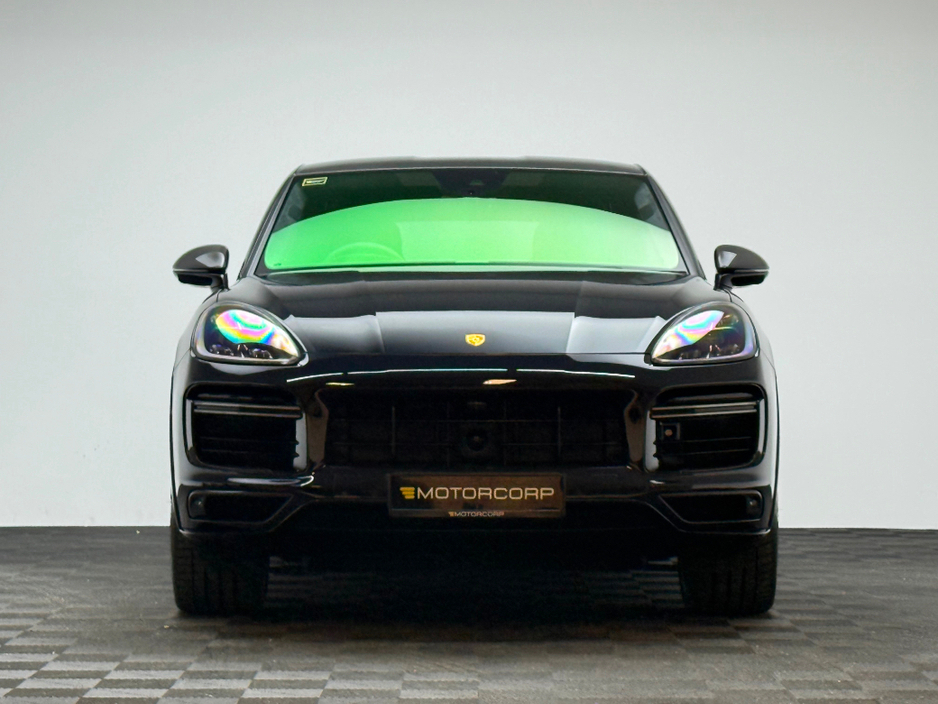 2021 Porsche Cayenne - image 2