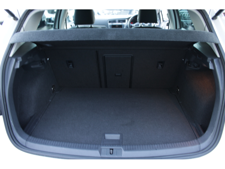 2016 Volkswagen Golf - image 18