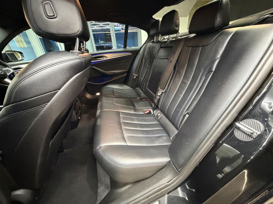 2019 BMW 5 Series - image 32