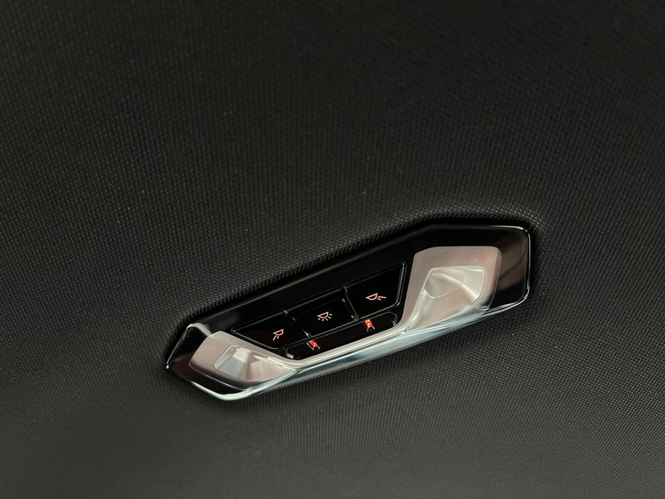 2021 BMW 3 Series - image 26