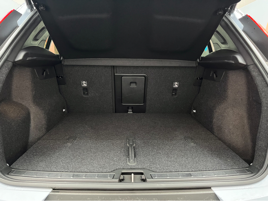 2023 Volvo XC40 - image 7