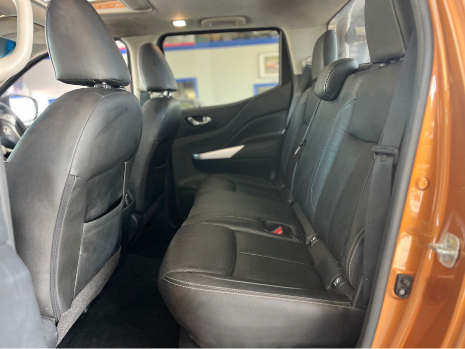 2016 Nissan Navara - image 11