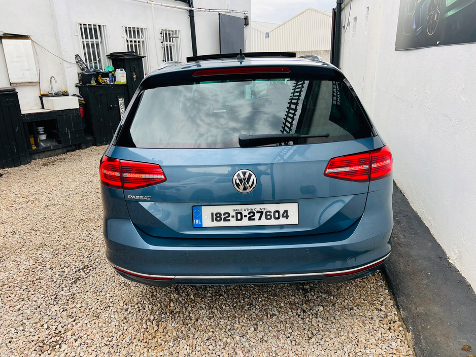 2018 Volkswagen Passat - image 4