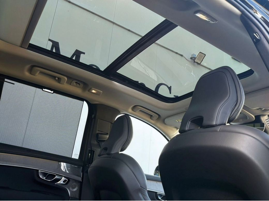 2025 Volvo XC90 T8 ULTRA DARK AWD