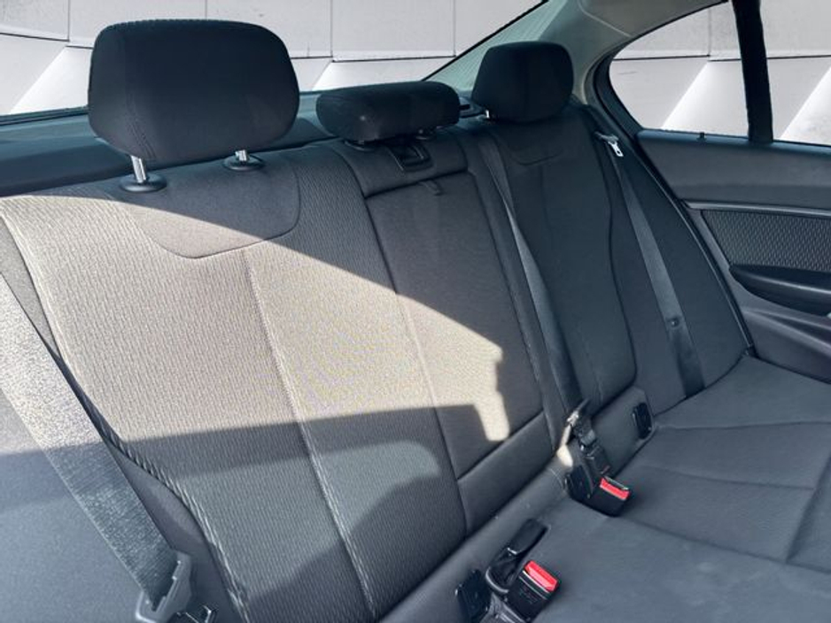 2016 BMW 3 Series - image 11