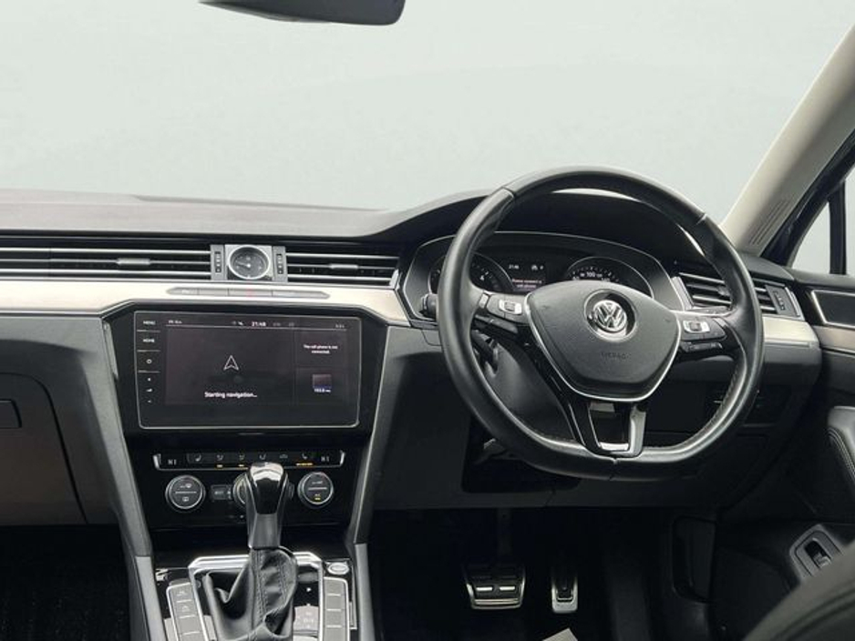 2018 Volkswagen Passat - image 24