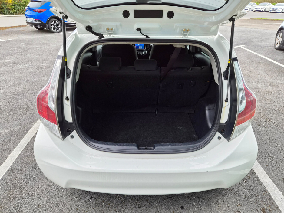 2016 Toyota Aqua - image 4