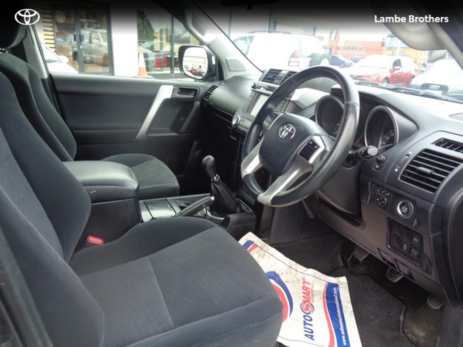 2018 Toyota Landcruiser - image 10