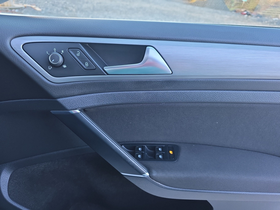 2018 Volkswagen Golf - image 12