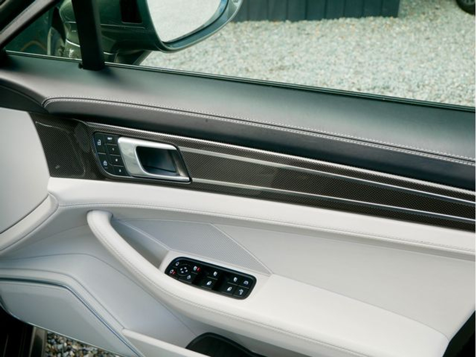 2023 Porsche Panamera - image 20