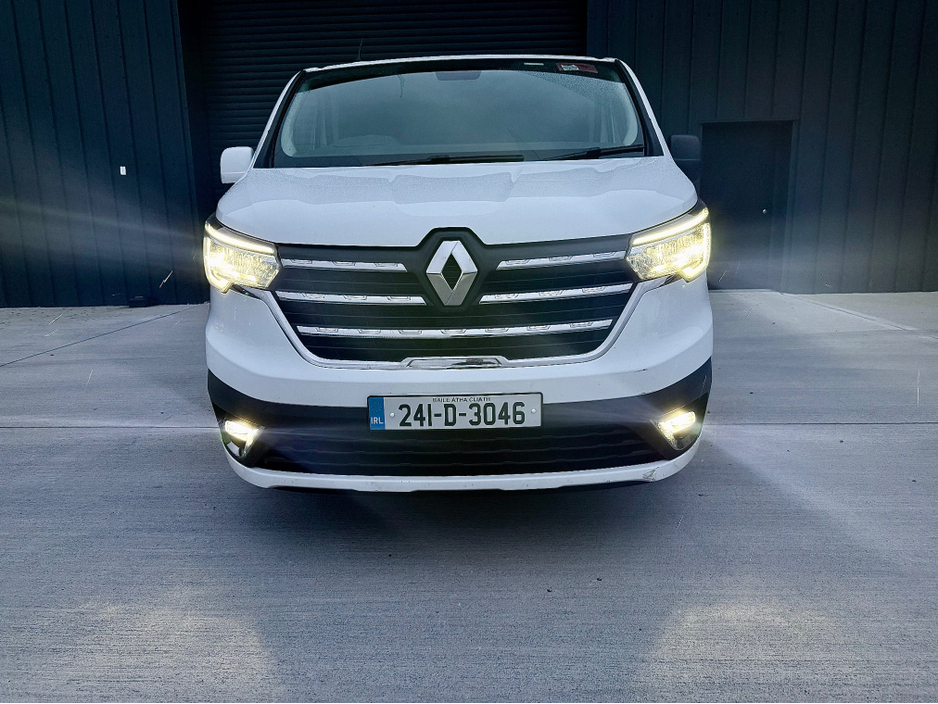 2024 Renault Trafic - image 10