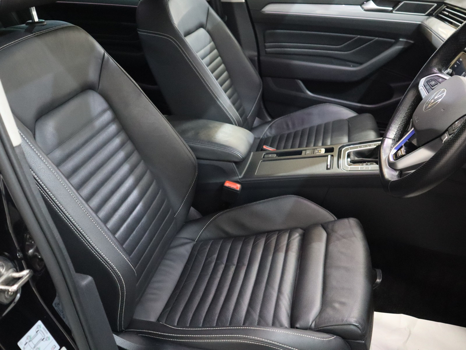 2021 Volkswagen Passat - image 24
