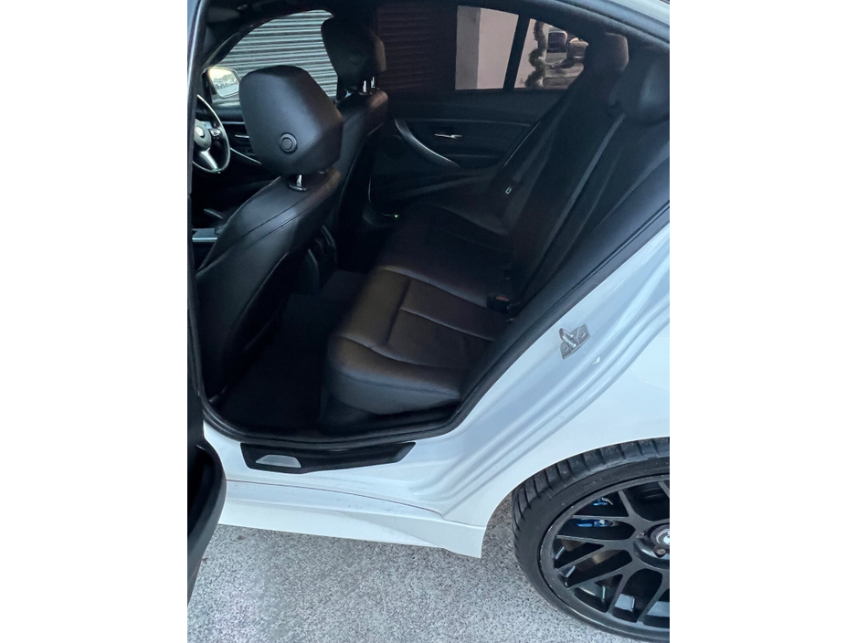 2012 BMW 3 Series - image 22