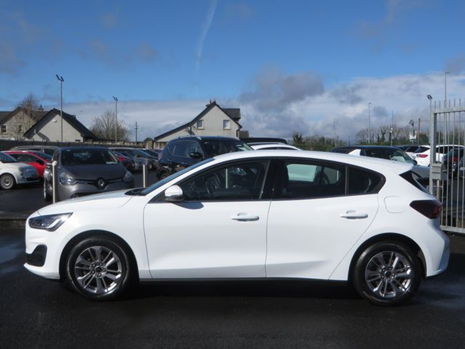 2023 Ford Focus - image 5