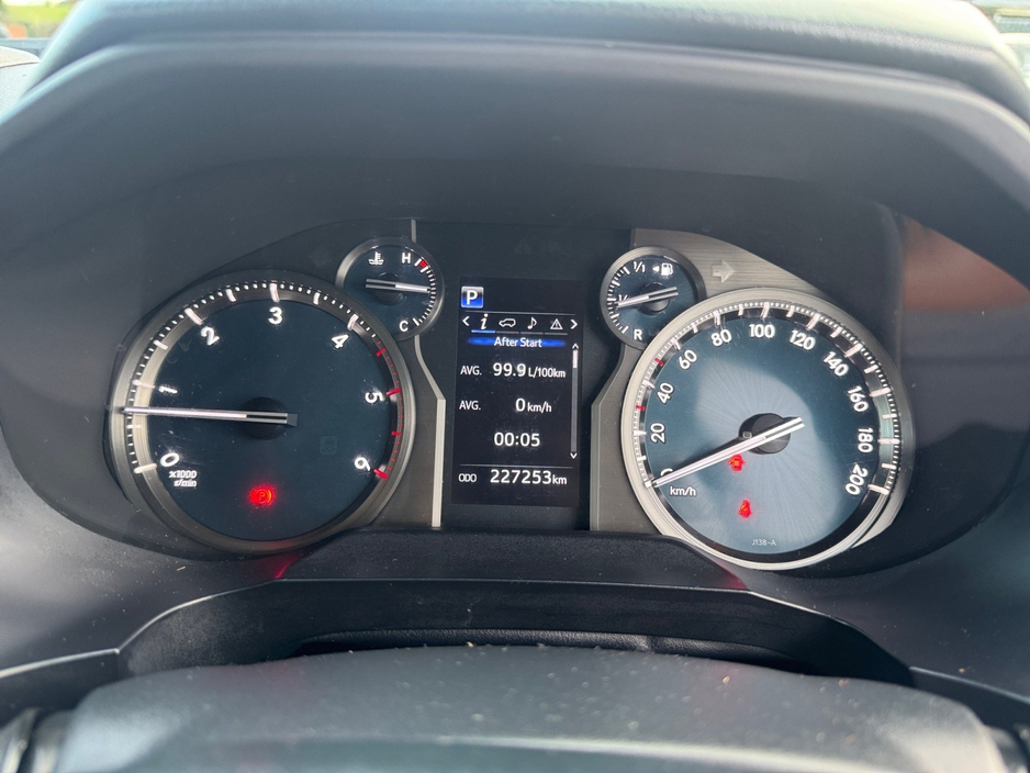 2019 Toyota Landcruiser - image 15