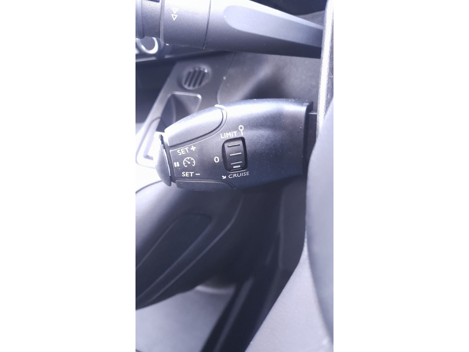 2020 Citroen Berlingo - image 10