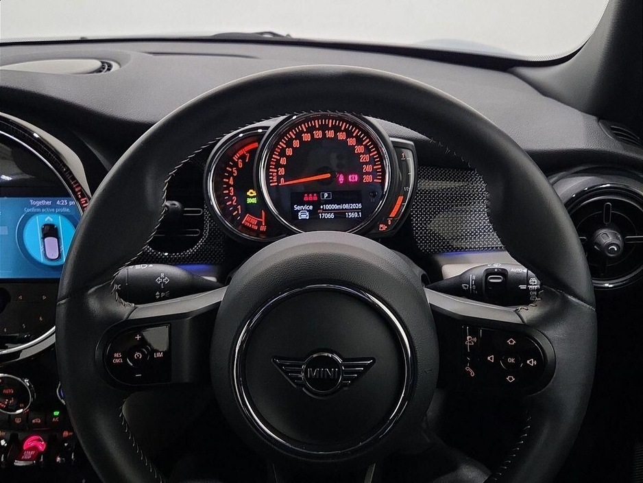 2022 MINI Hatch - image 9