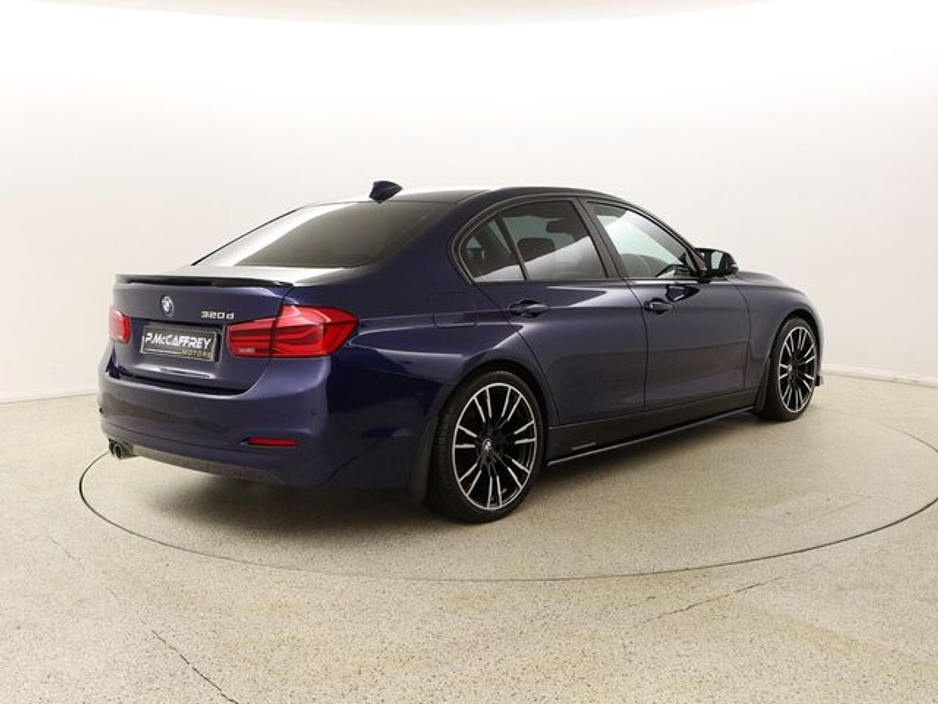 2016 BMW 3 Series - image 7