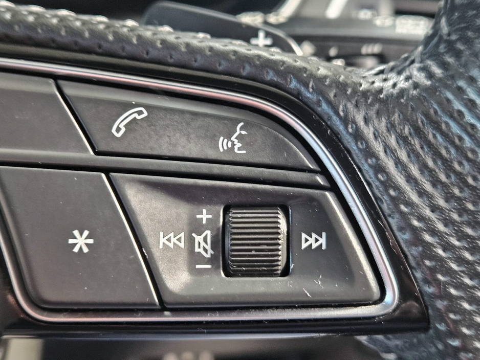 2020 Audi A4 - image 12