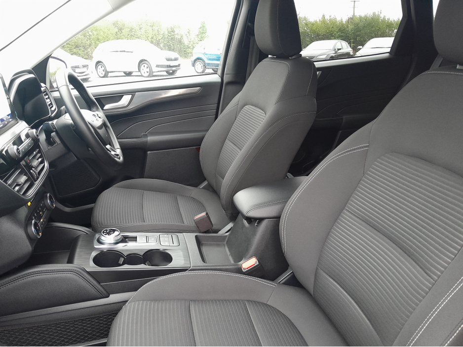 2023 Ford Kuga - image 5