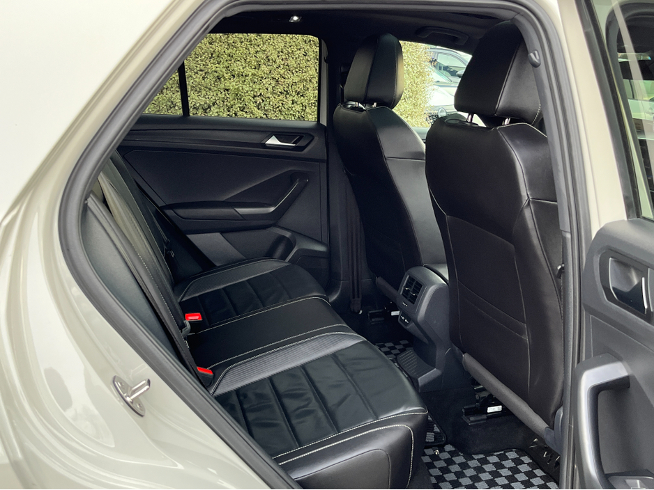 2023 Volkswagen T-Roc - image 10