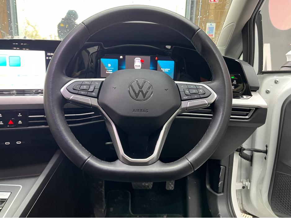 2024 Volkswagen Golf - image 8