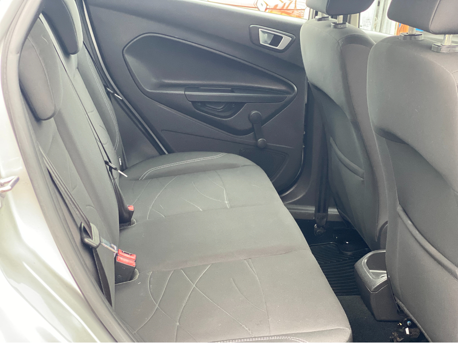 2017 Ford Fiesta - image 11