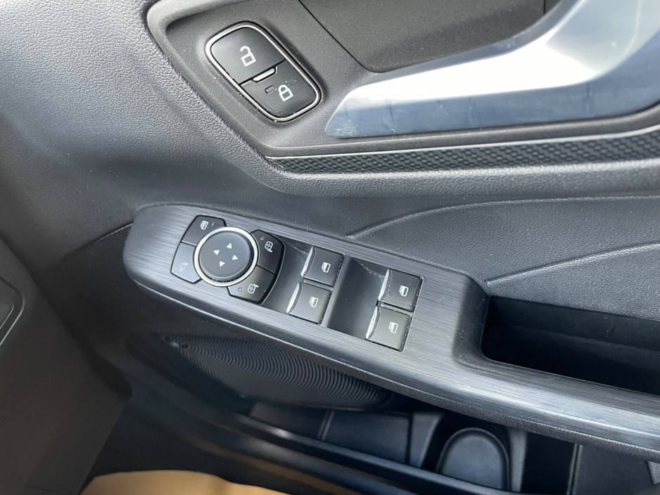 2022 Ford Kuga - image 16