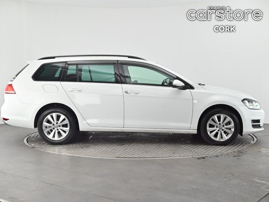 2016 Volkswagen Golf - image 2