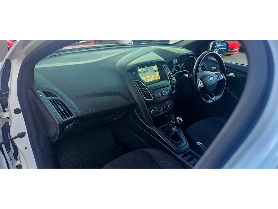 2018 Ford Focus - image 23