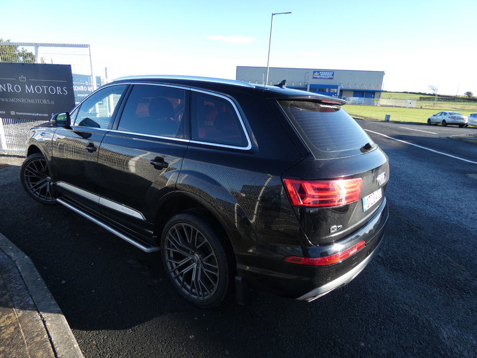 2017 Audi Q7  €26,980