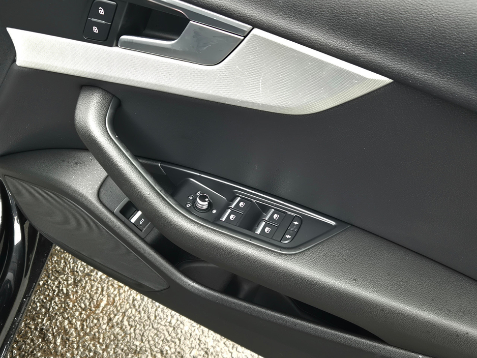 2018 Audi A4 - image 7