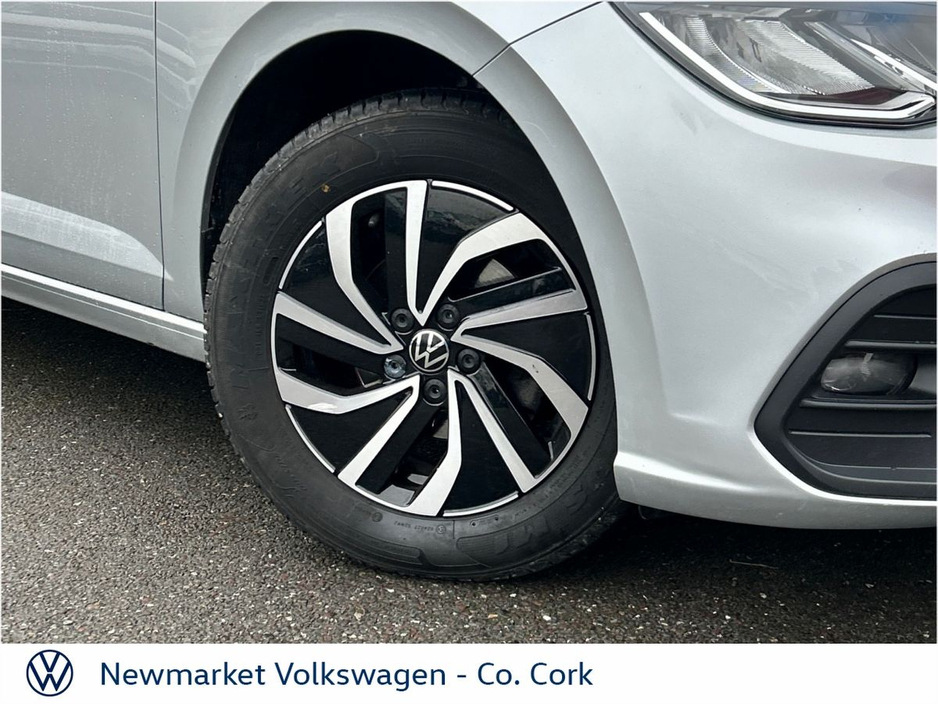 2024 Volkswagen Polo - image 2