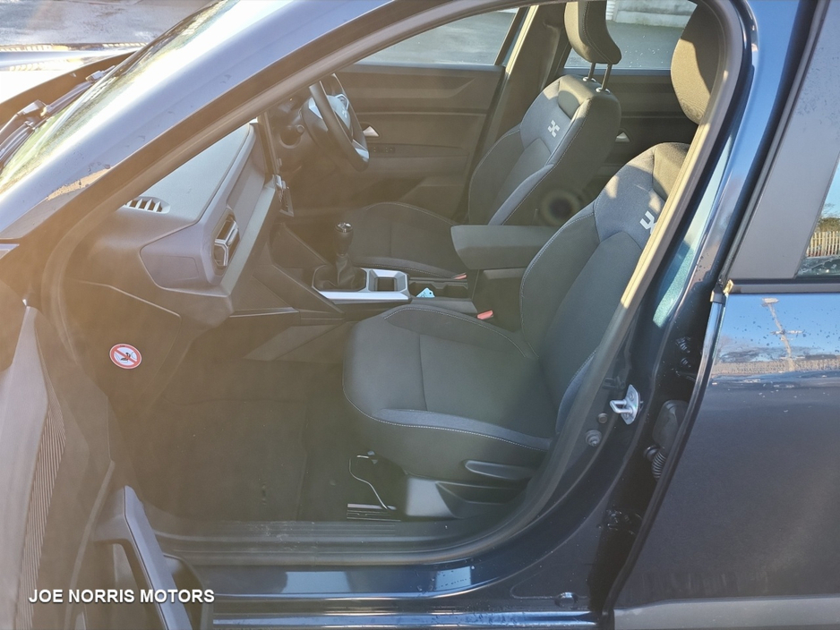 2025 Dacia Bigster EXPRESSION TCE 140 LOW KMS €30,995