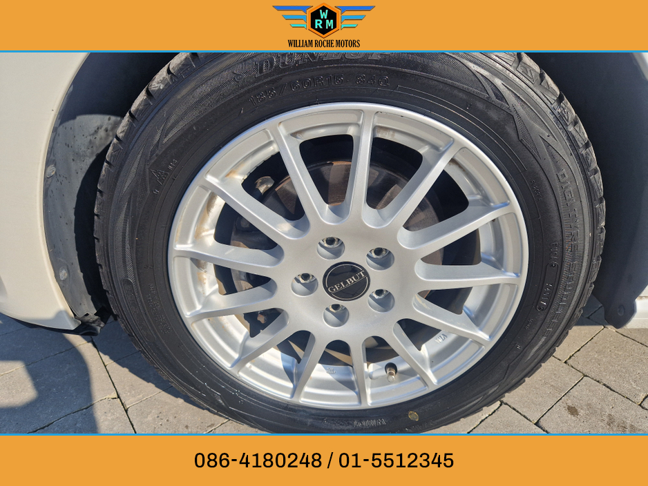 2012 Volkswagen Polo - image 7