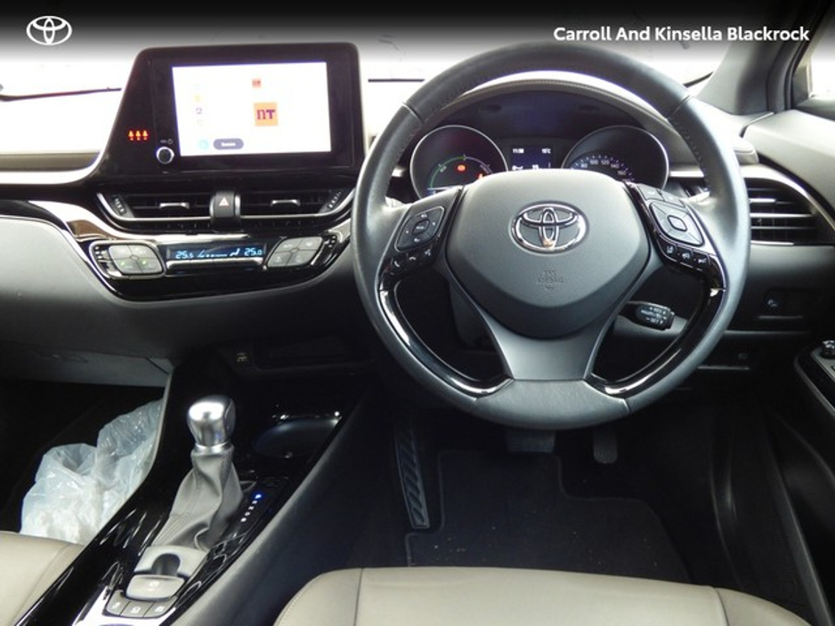 2023 Toyota C-HR Hybrid Sol €31,450