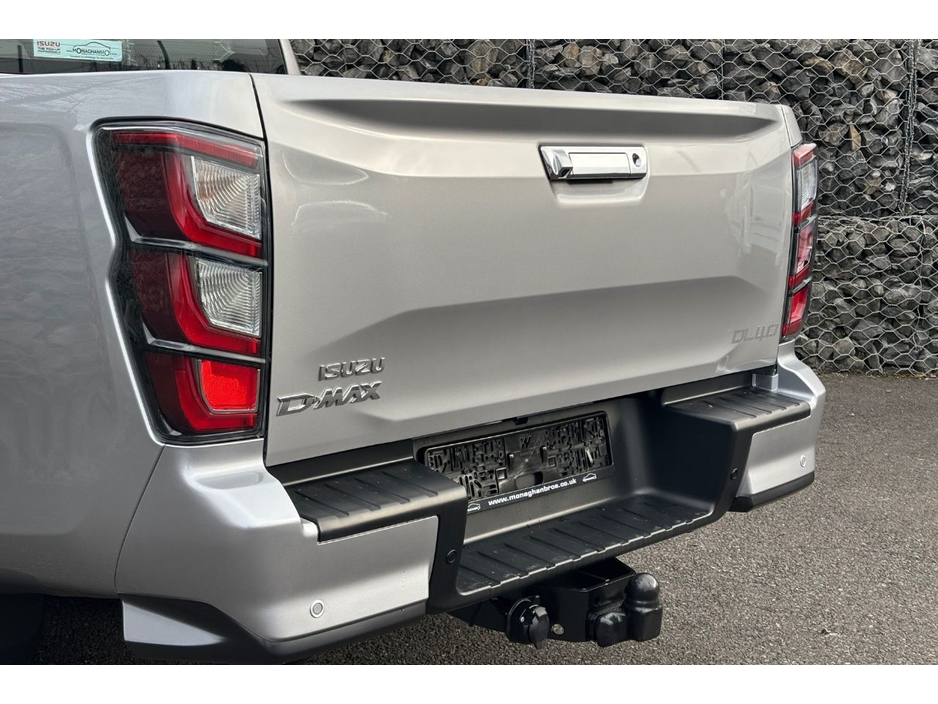 2025 Isuzu D-MAX - image 9
