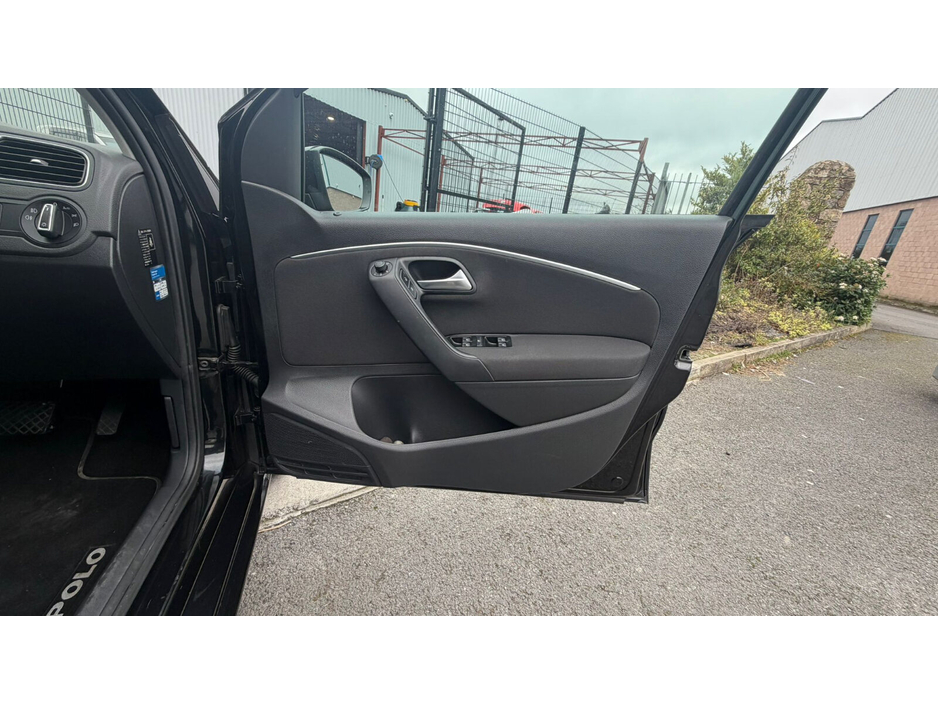 2017 Volkswagen Polo - image 16