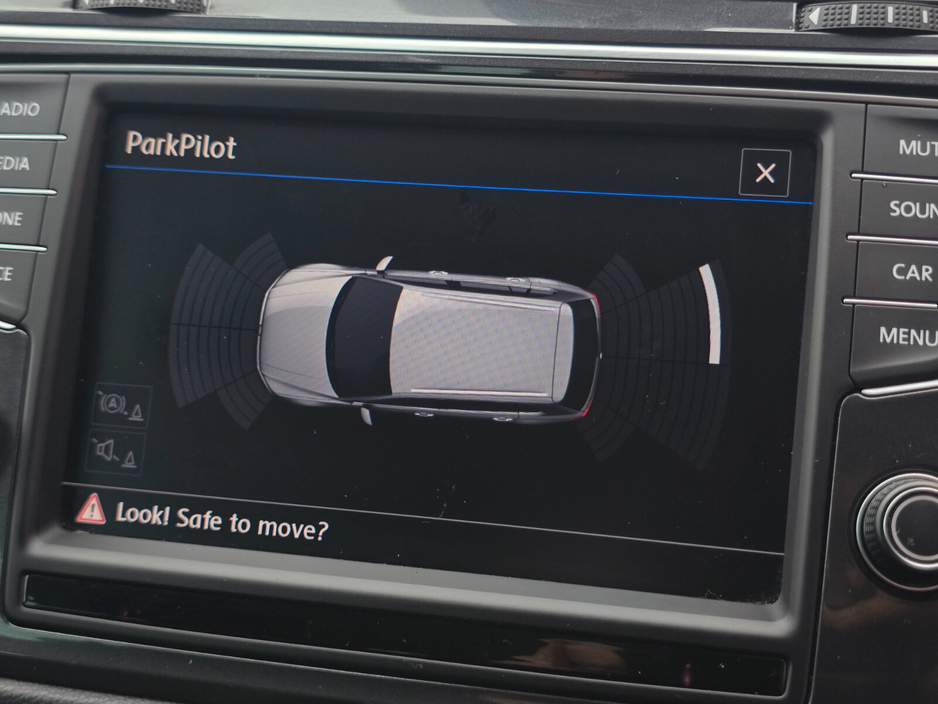 2017 Volkswagen Tiguan - image 27