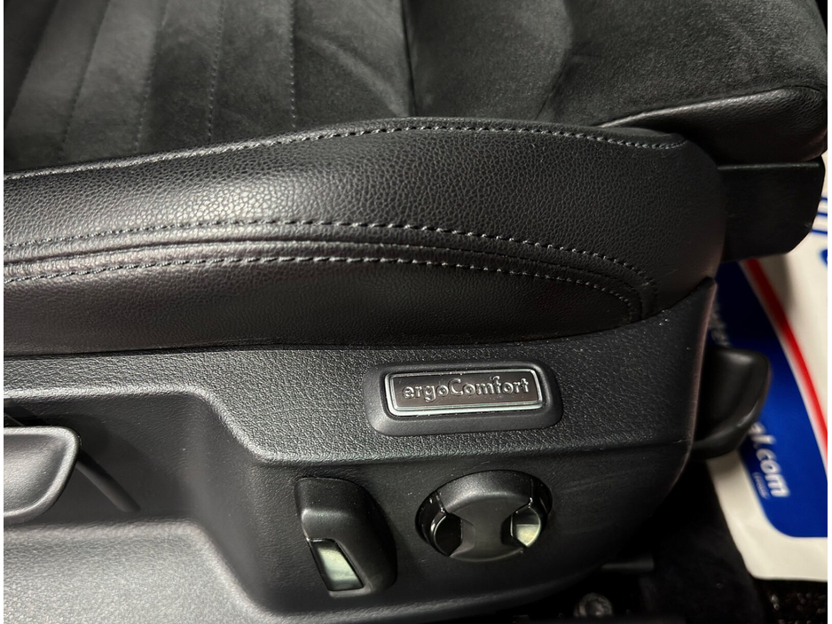 2018 Volkswagen Passat - image 28