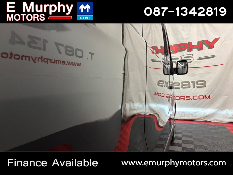 2023 Renault Trafic - image 22