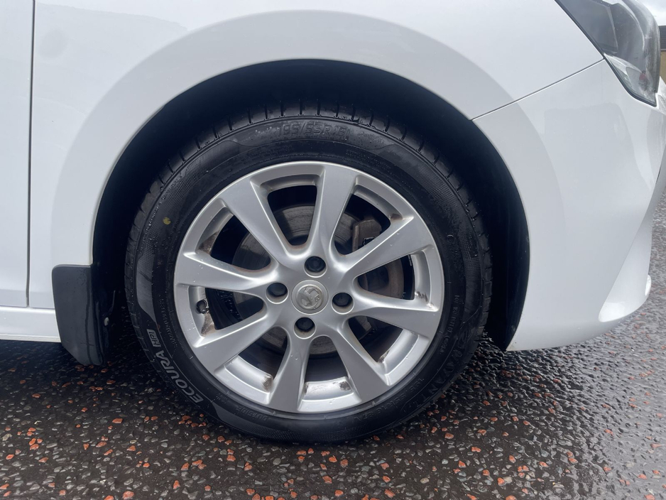 2022 Opel Corsa - image 10