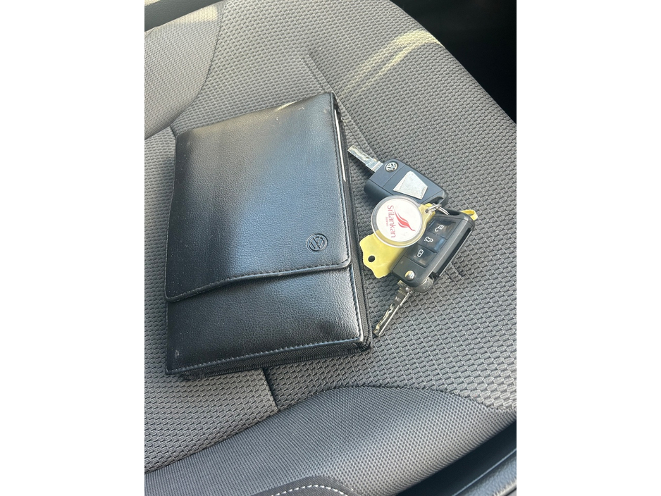 2013 Volkswagen Golf - image 12