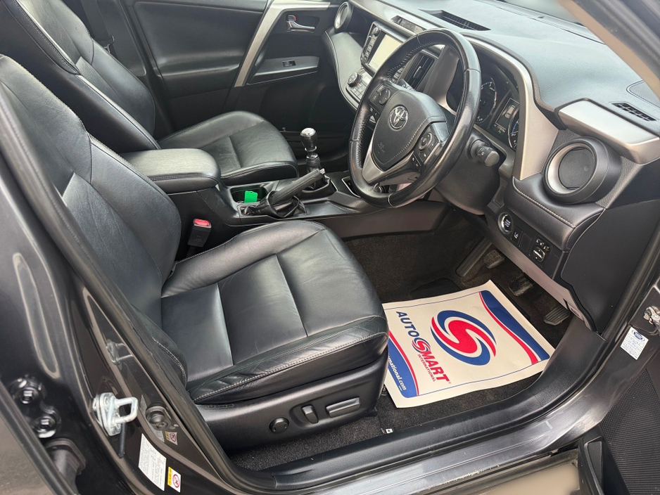 2016 Toyota Rav4 - image 9