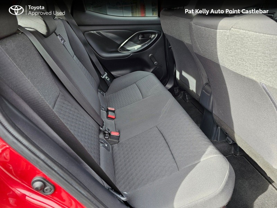 2021 Toyota Yaris - image 11