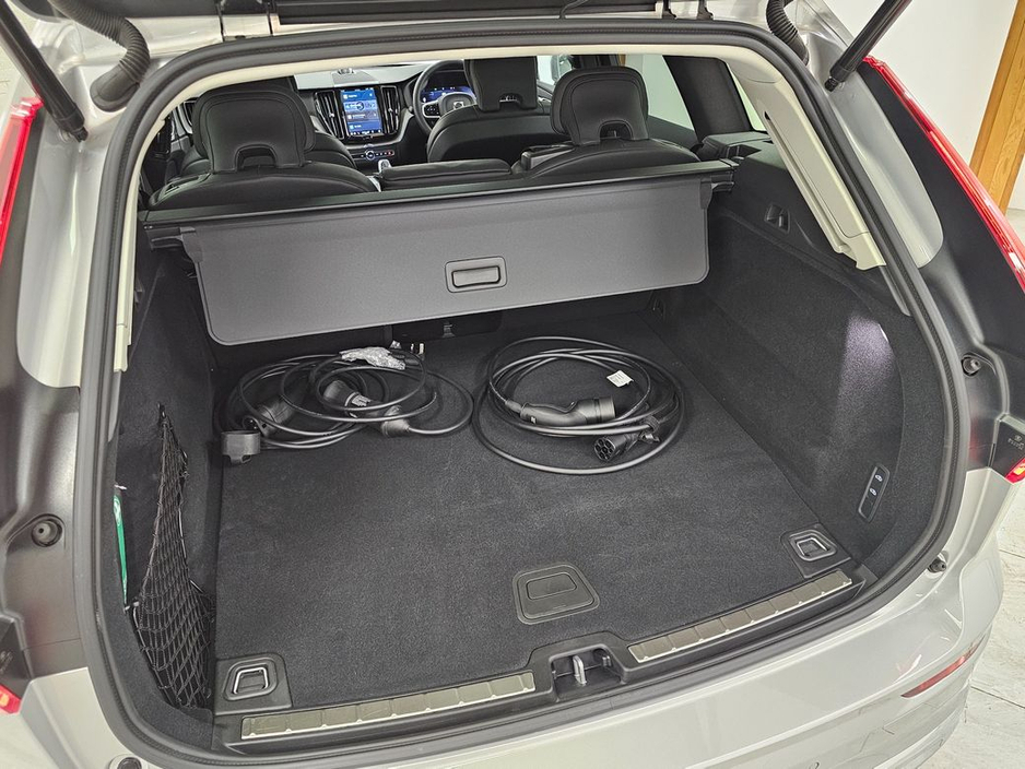 2025 Volvo XC60 - image 22