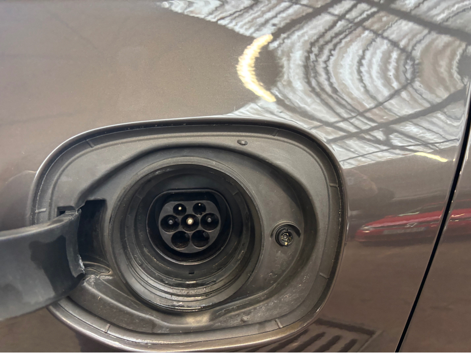 2023 Volvo XC60 - image 3