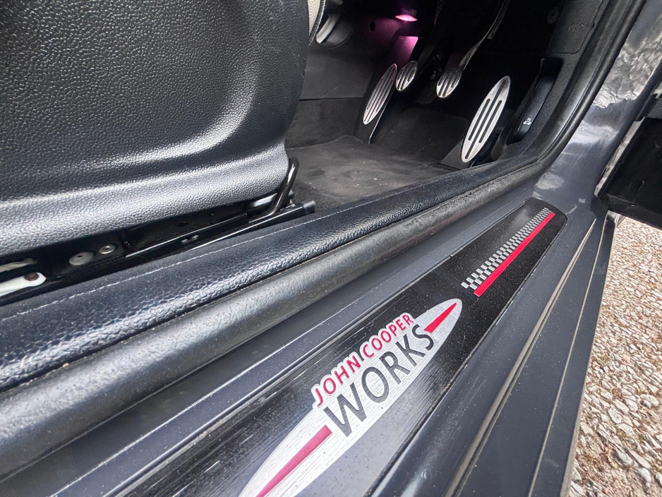 2017 MINI Hatch - image 21