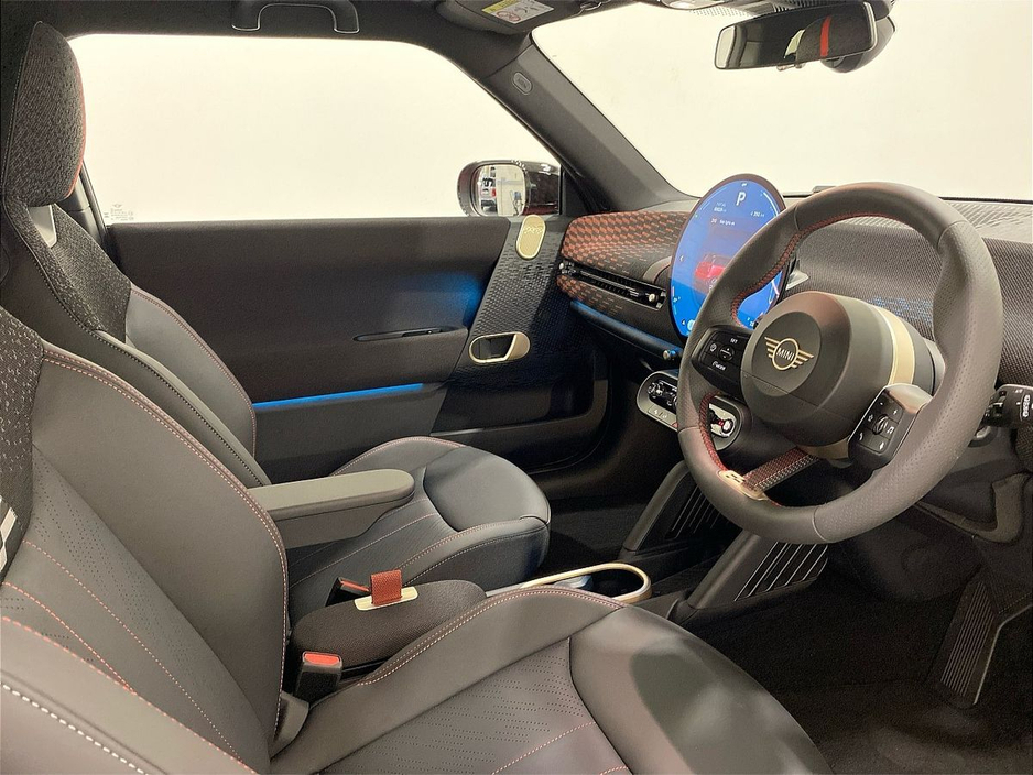 2025 MINI Hatch Cooper E €31,950